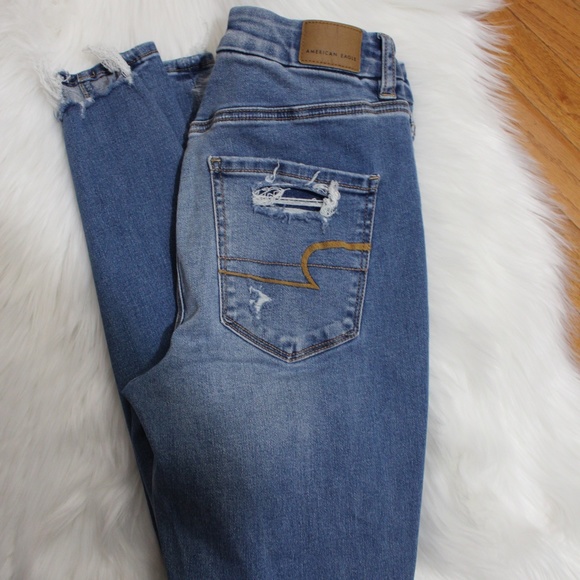 American Eagle, distressed -  Curvy Hi-Rise Jegging - Next Level Stretch - Picture 4 of 8
